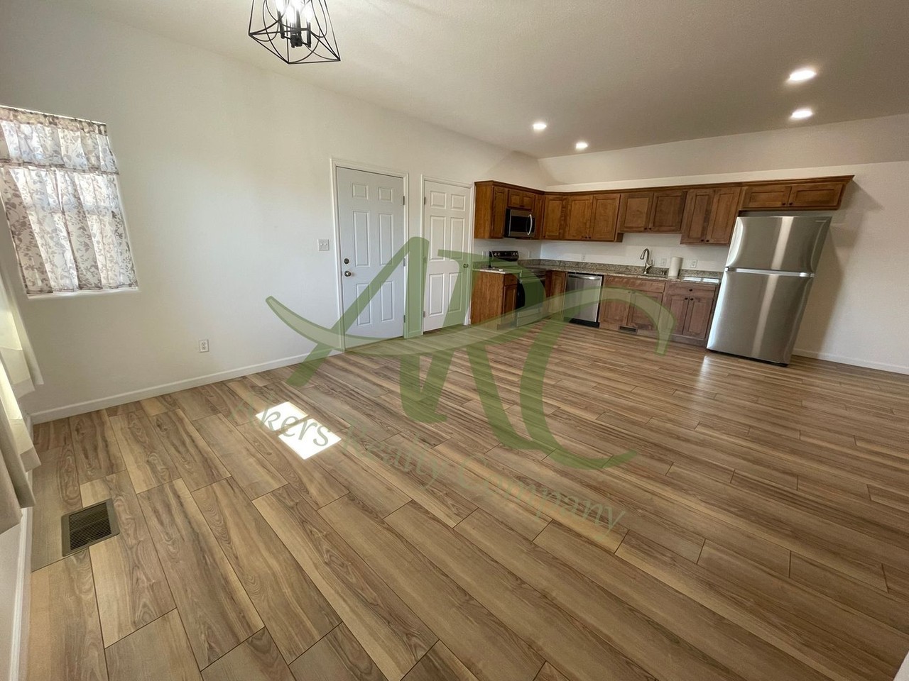 314 S Clarion Dr - Photo 3 of 21