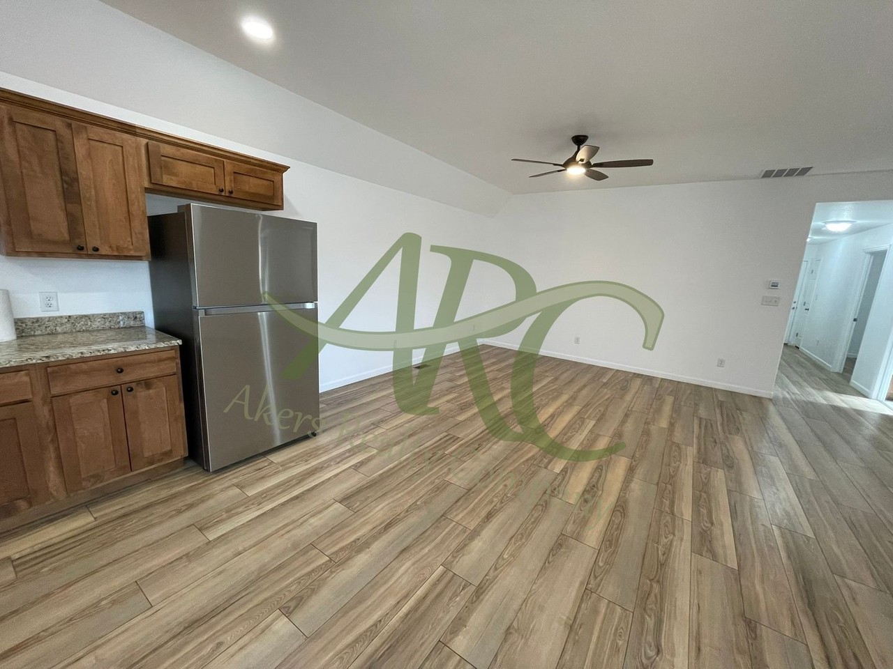 314 S Clarion Dr - Photo 4 of 21