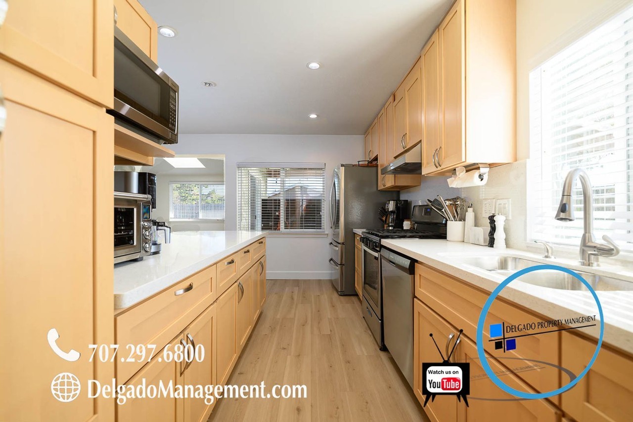 317 Larkin Ct - Photo 6 of 50