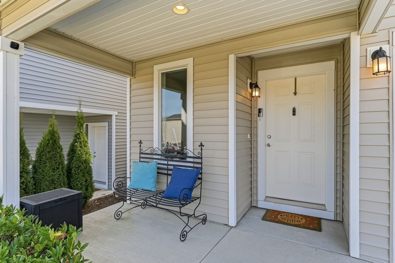 7142 42nd Pl Ne - Photo 2 of 27