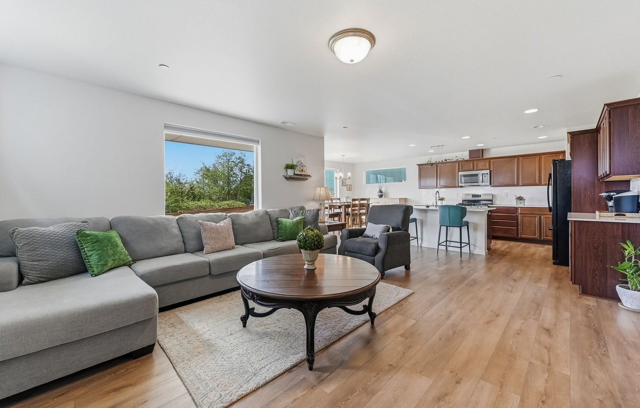 7142 42nd Pl Ne - Photo 5 of 27