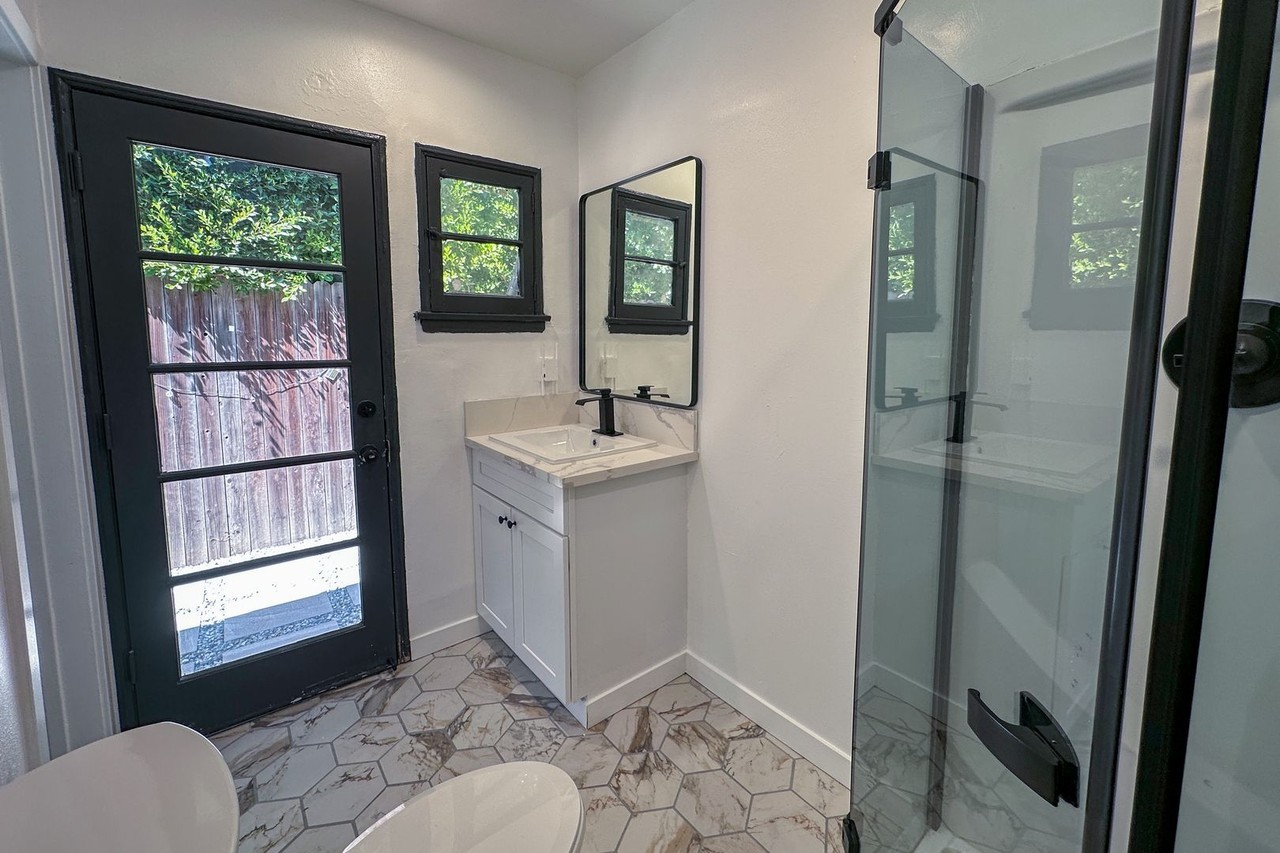 1521 1/2 S Stanley Ave - Photo 5 of 15