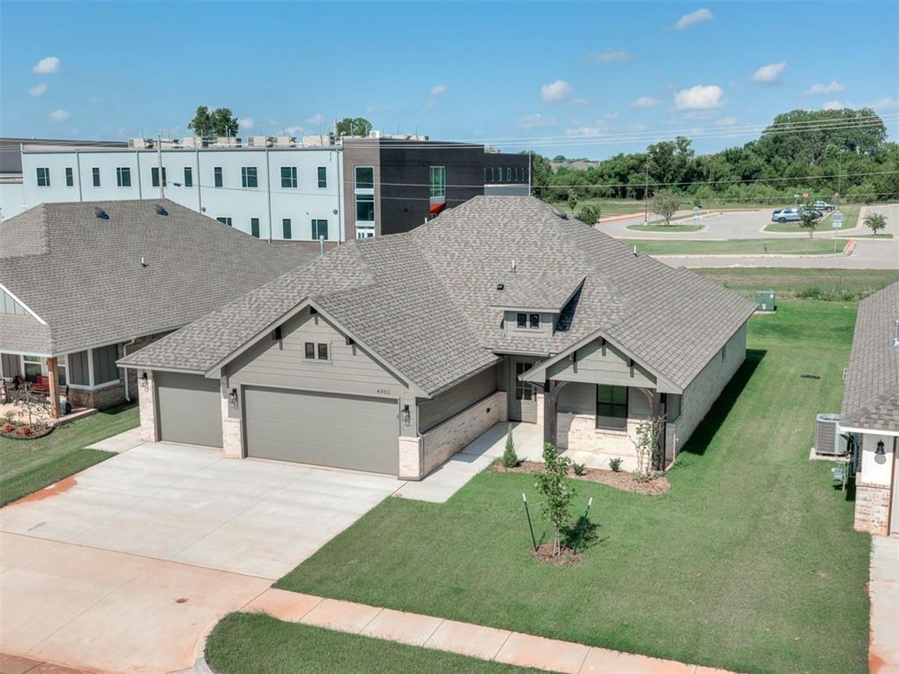 4901 Misty Wood Ln - Photo 2 of 34