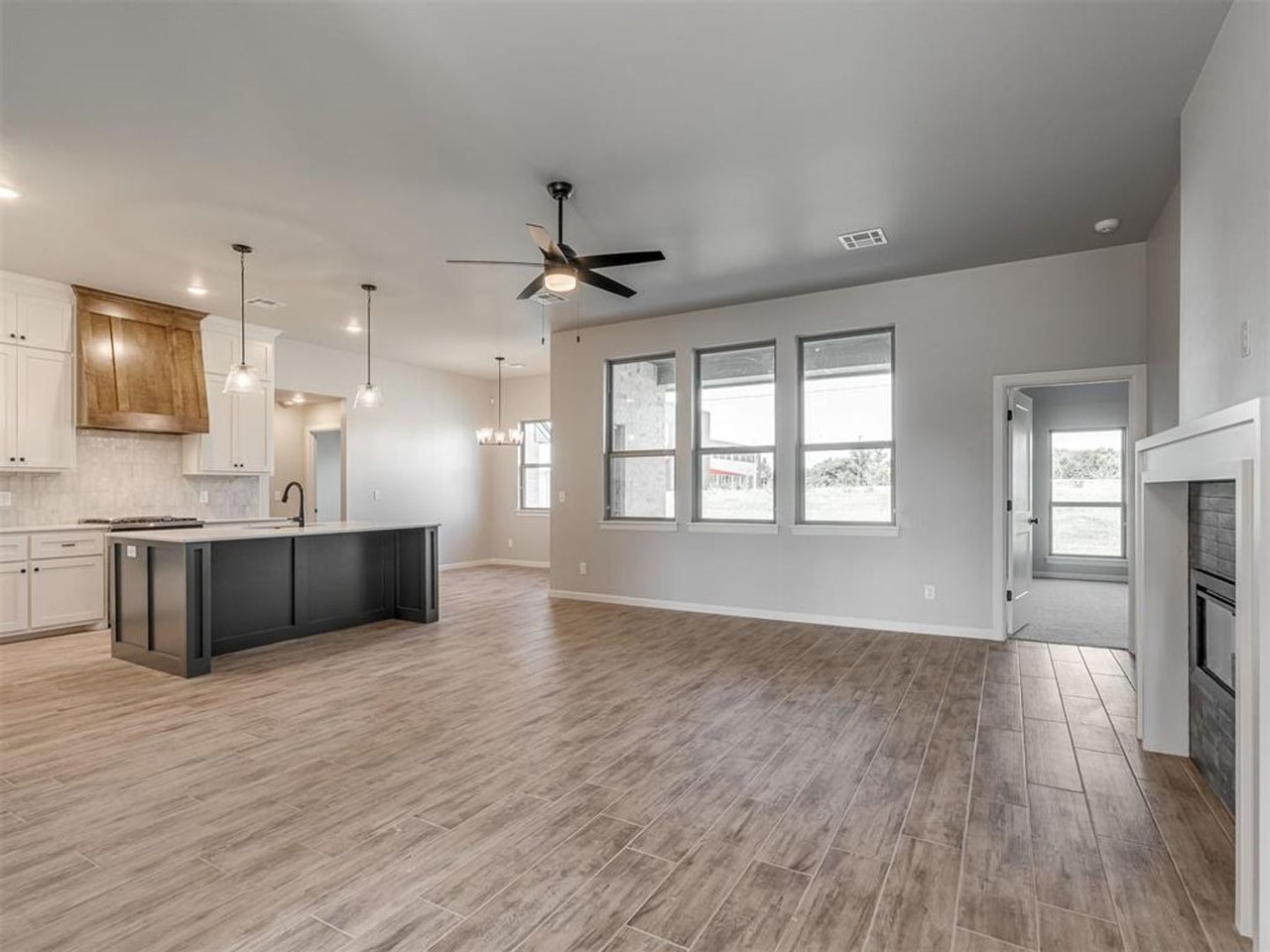 4901 Misty Wood Ln - Photo 4 of 34