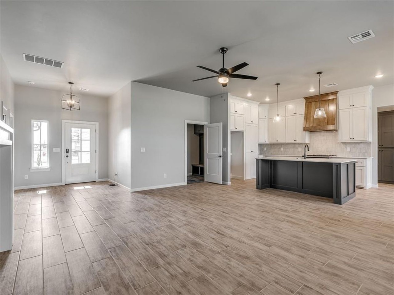 4901 Misty Wood Ln - Photo 5 of 34