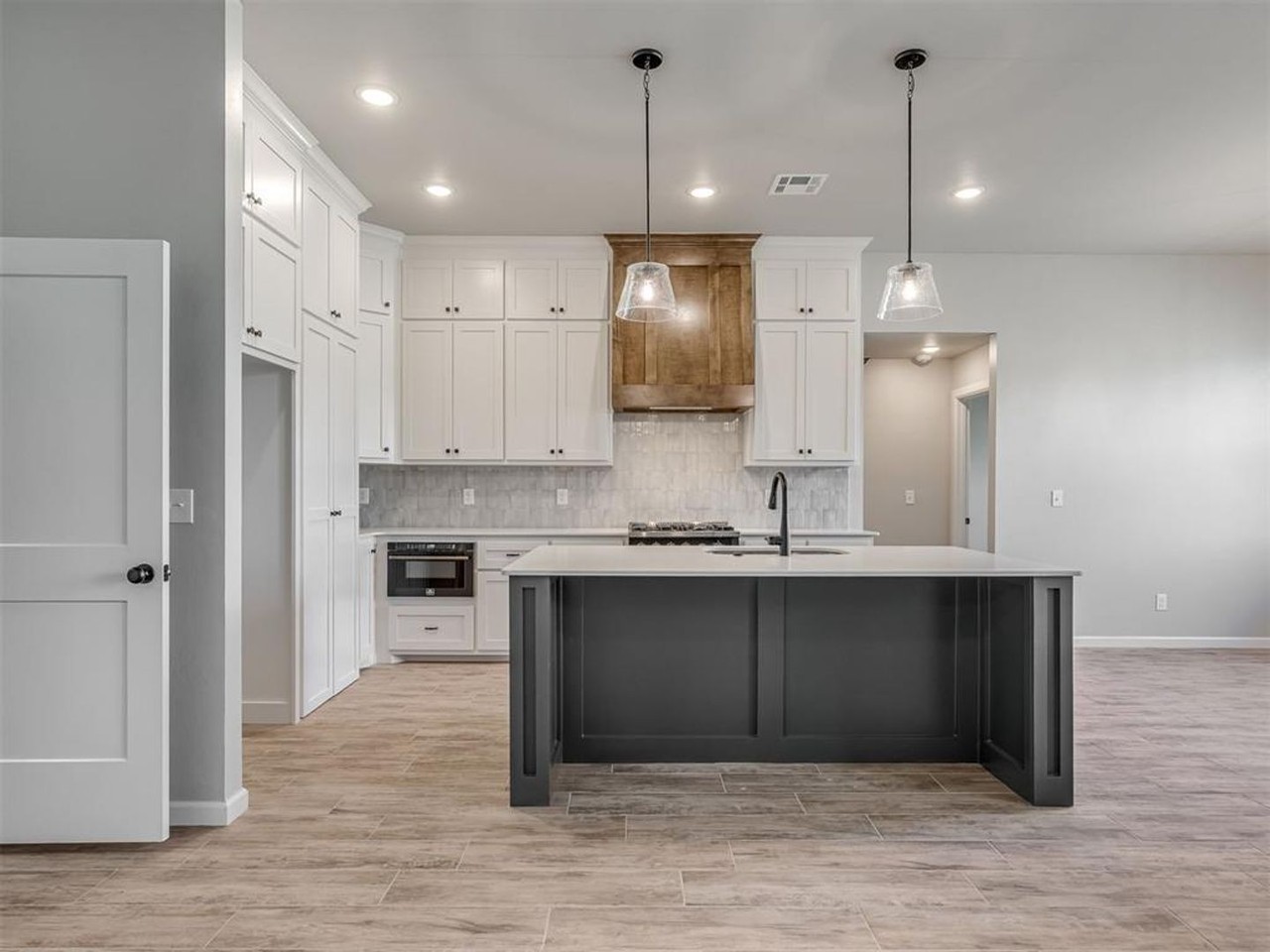 4901 Misty Wood Ln - Photo 6 of 34