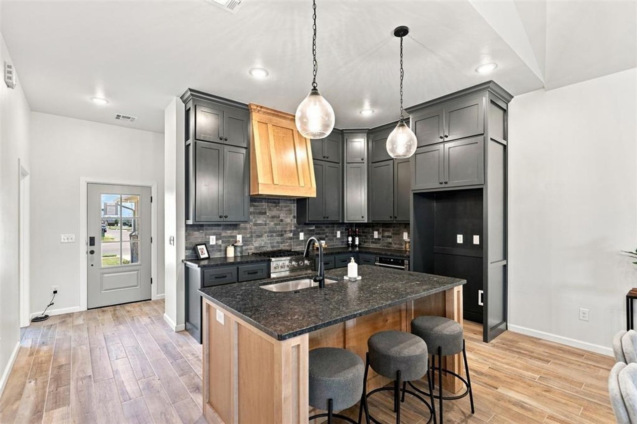 4817 Misty Wood Ln - Photo 3 of 40