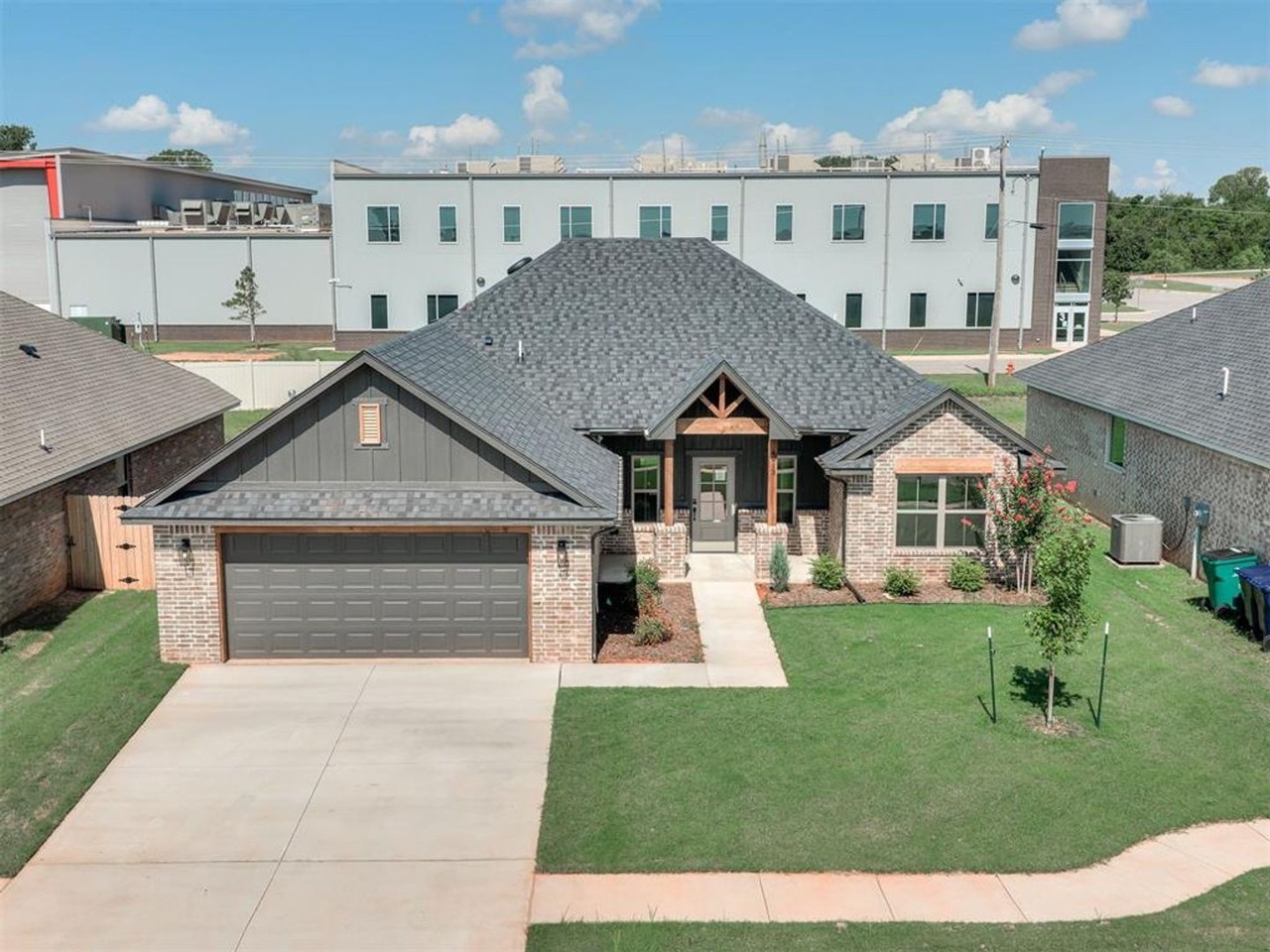 4913 Misty Wood Ln - Photo 2 of 33