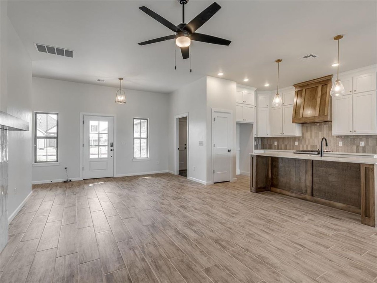 4913 Misty Wood Ln - Photo 3 of 33