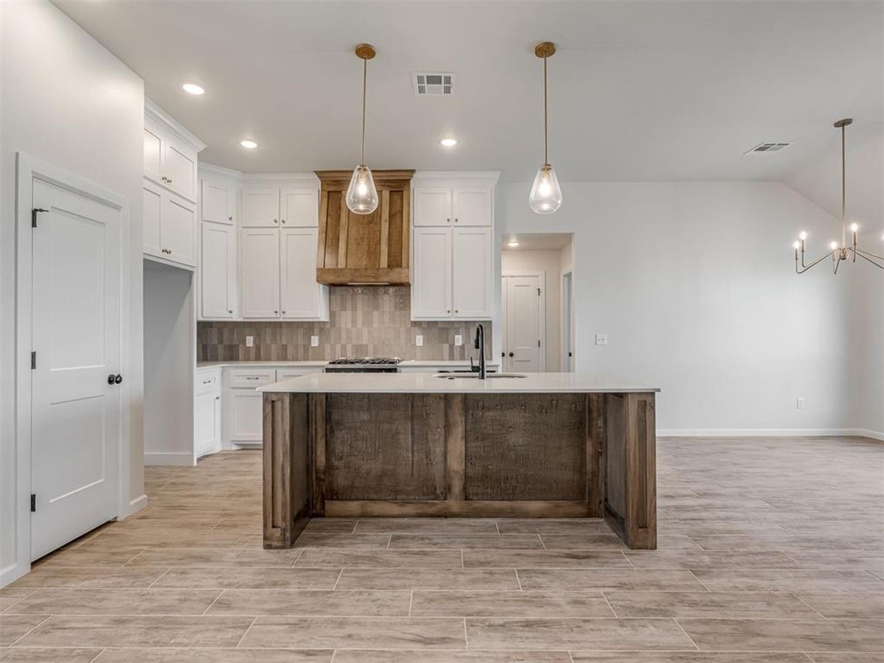 4913 Misty Wood Ln - Photo 4 of 33