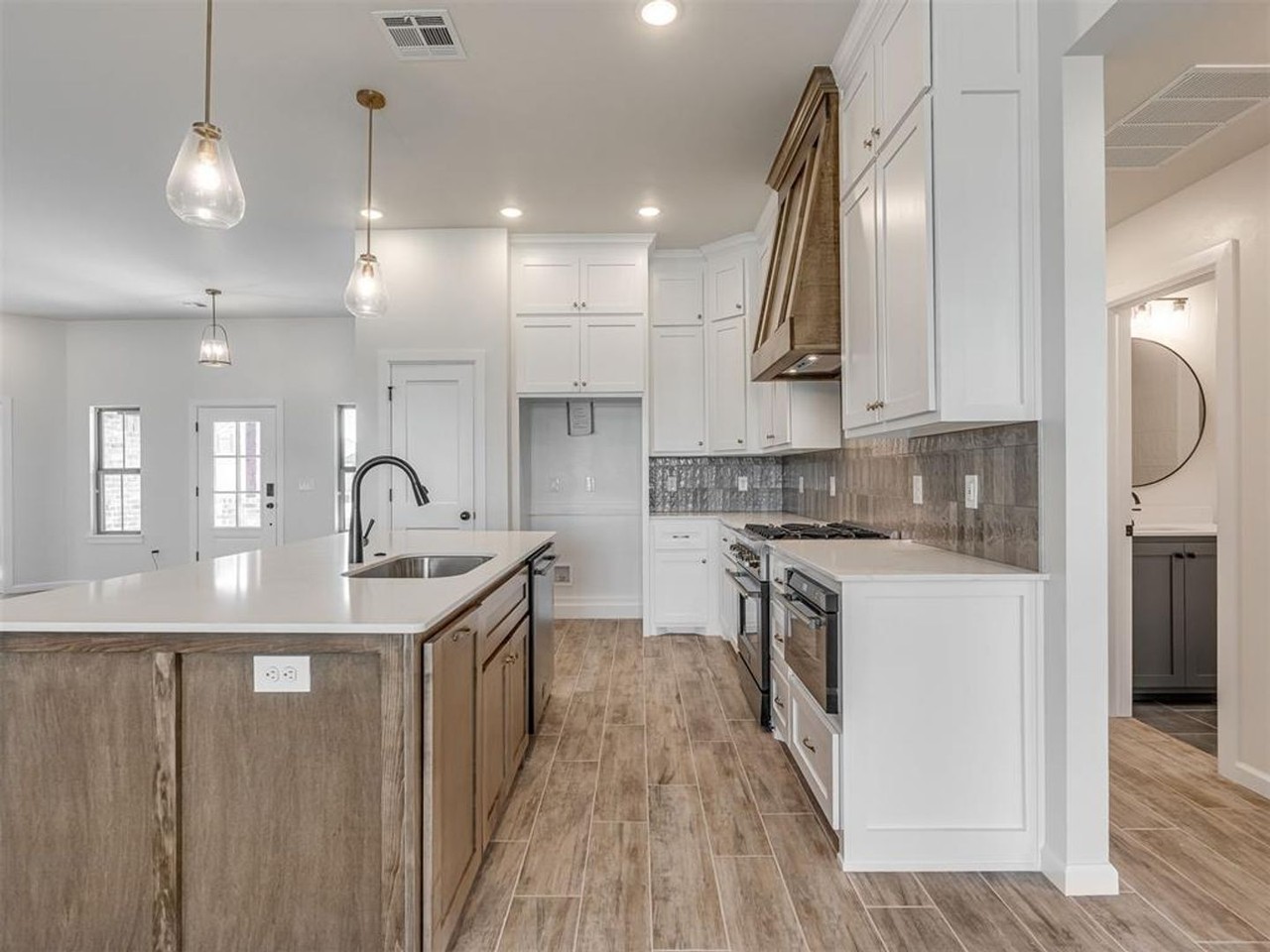 4913 Misty Wood Ln - Photo 5 of 33