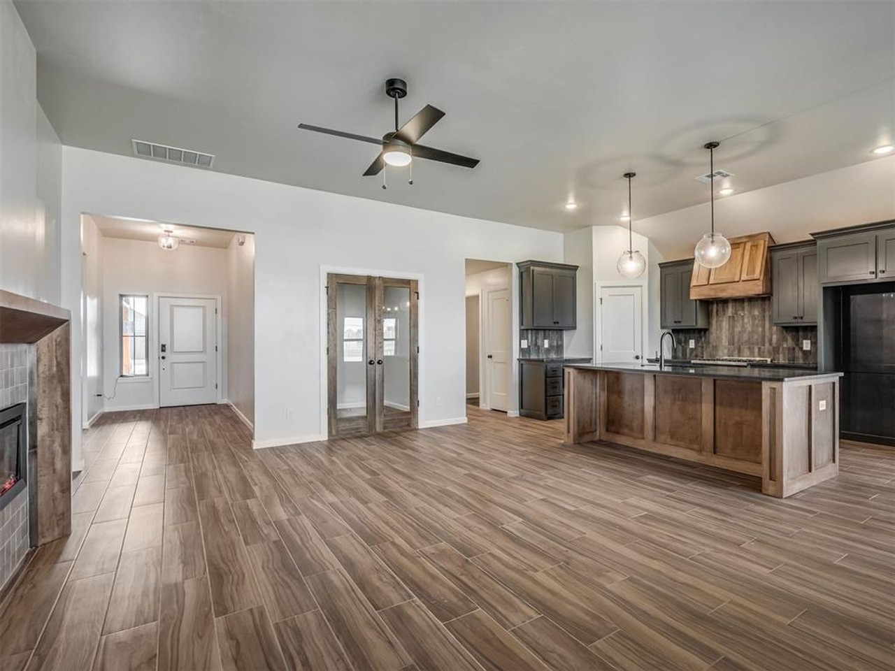 5105 Misty Wood Ln - Photo 2 of 36
