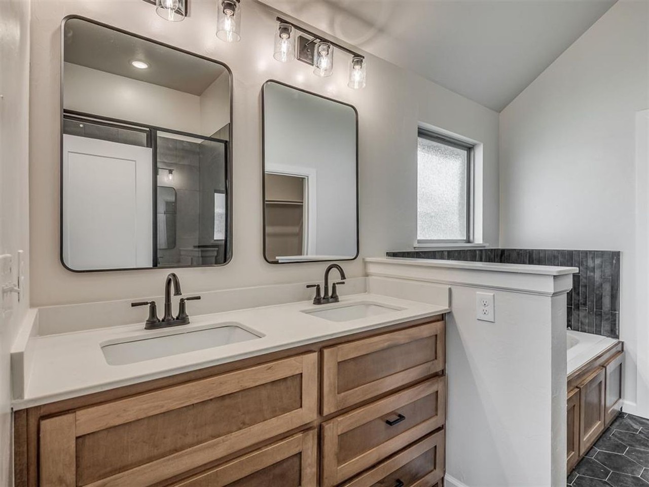 5105 Misty Wood Ln - Photo 7 of 36