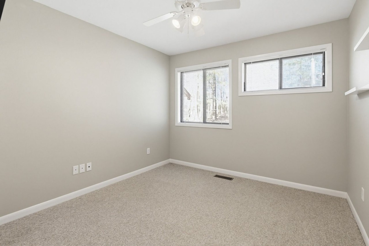 4 Chellis Ct - Photo 2 of 27