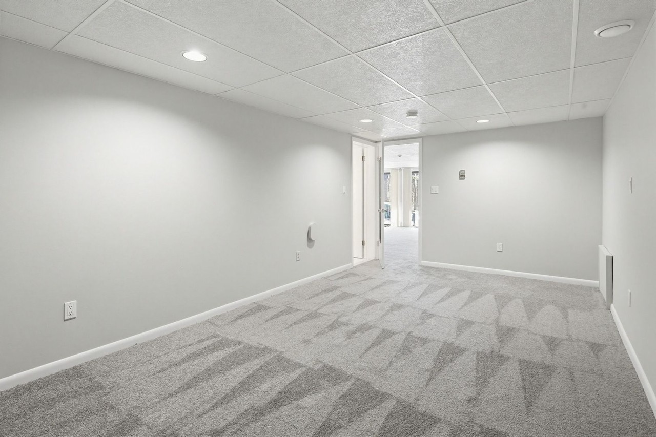 4 Chellis Ct - Photo 5 of 27