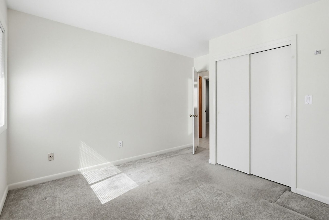 4 Chellis Ct - Photo 7 of 27