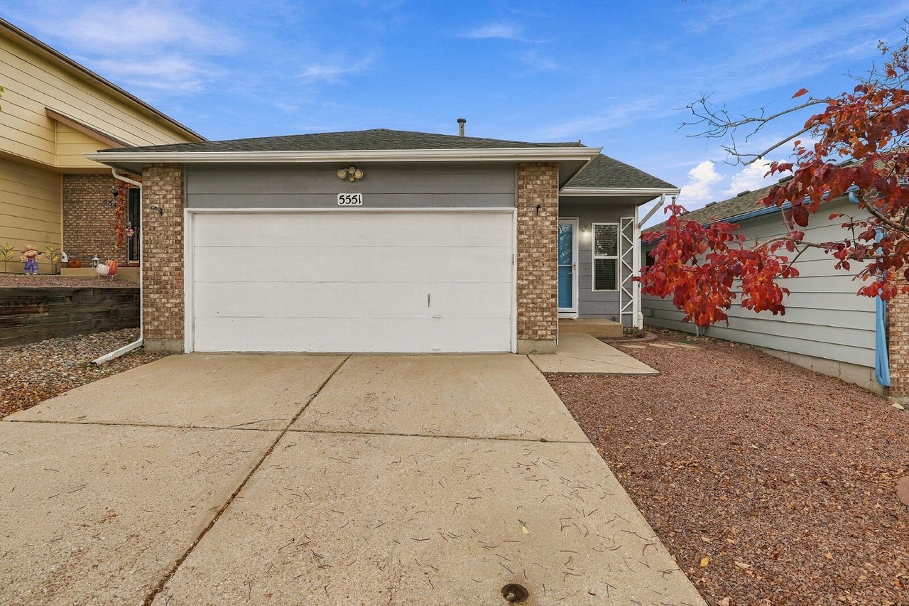 5551 Jennifer Ln - Photo 2 of 34