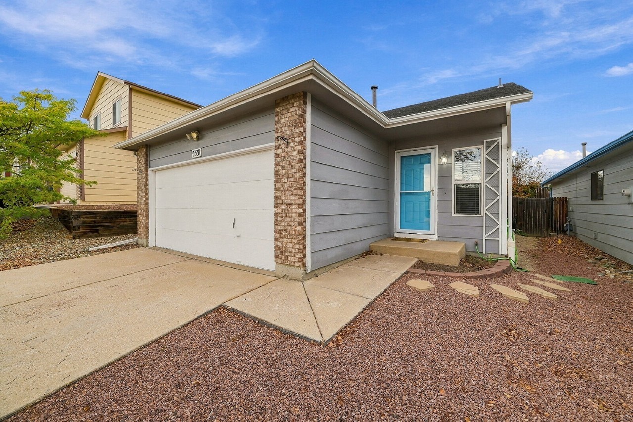 5551 Jennifer Ln - Photo 3 of 34