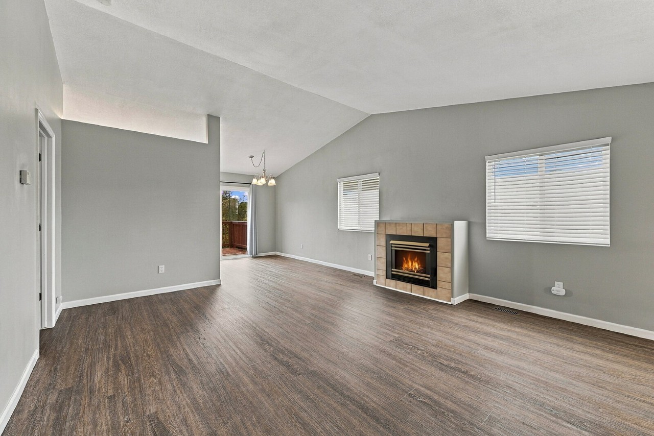 5551 Jennifer Ln - Photo 6 of 34