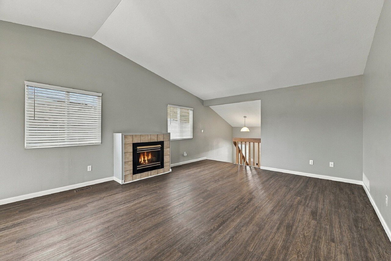 5551 Jennifer Ln - Photo 7 of 34