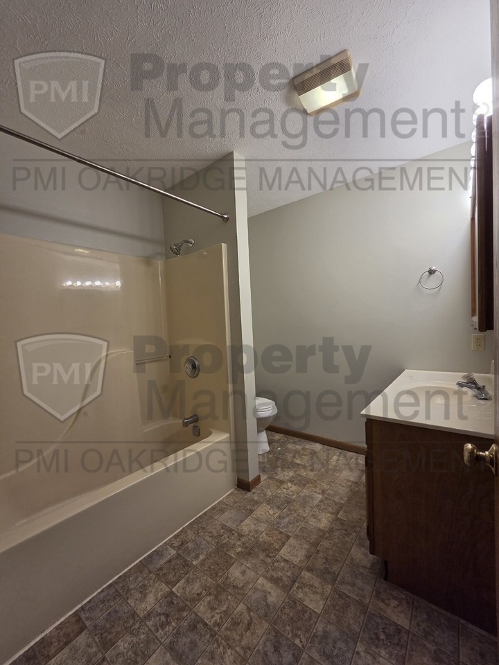 247 Westhaven Dr - Photo 7 of 18