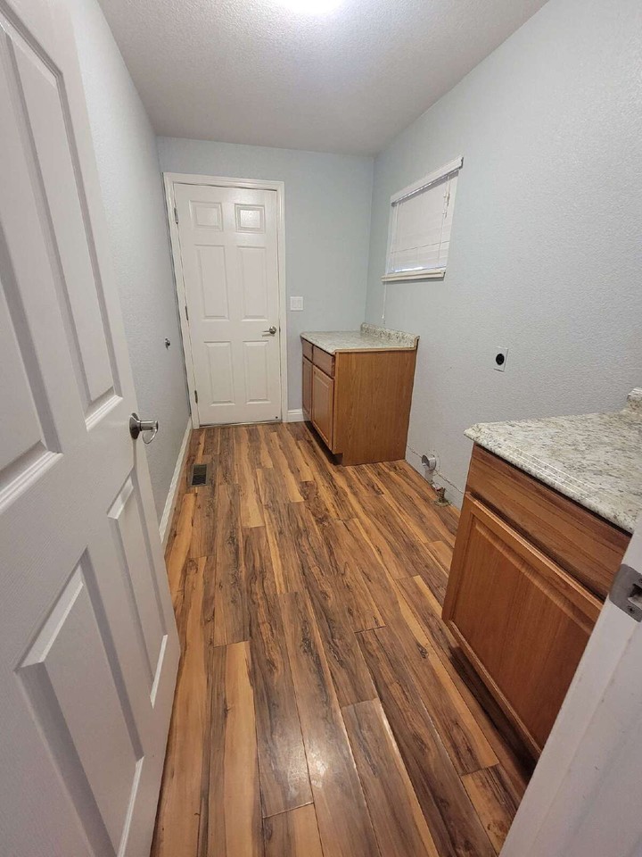 1769 Kingsley Ln - Photo 4 of 13