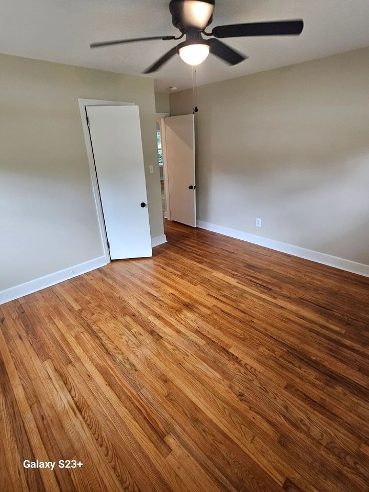 1708 Clarkson Ave - Photo 6 of 16