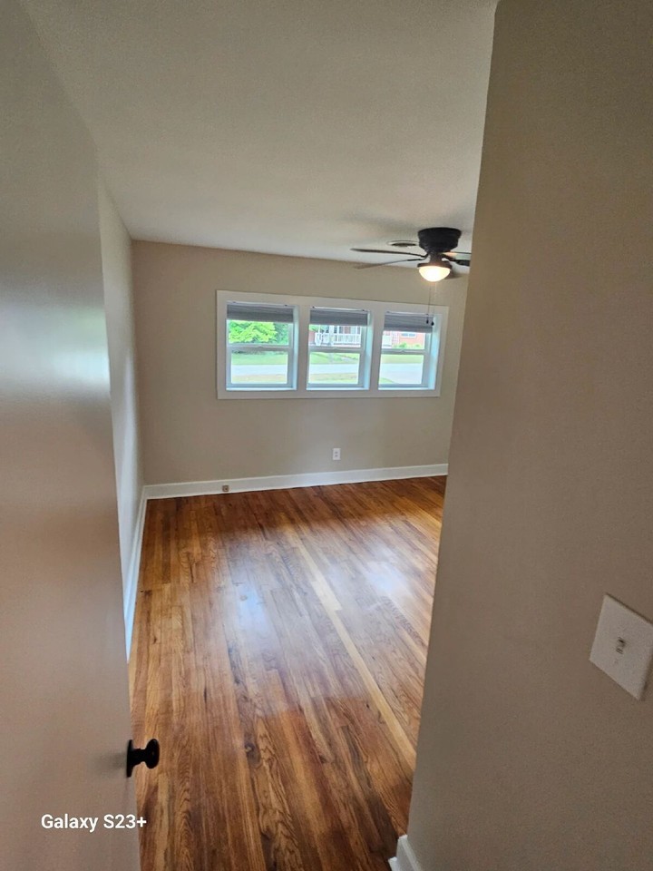 1708 Clarkson Ave - Photo 7 of 16