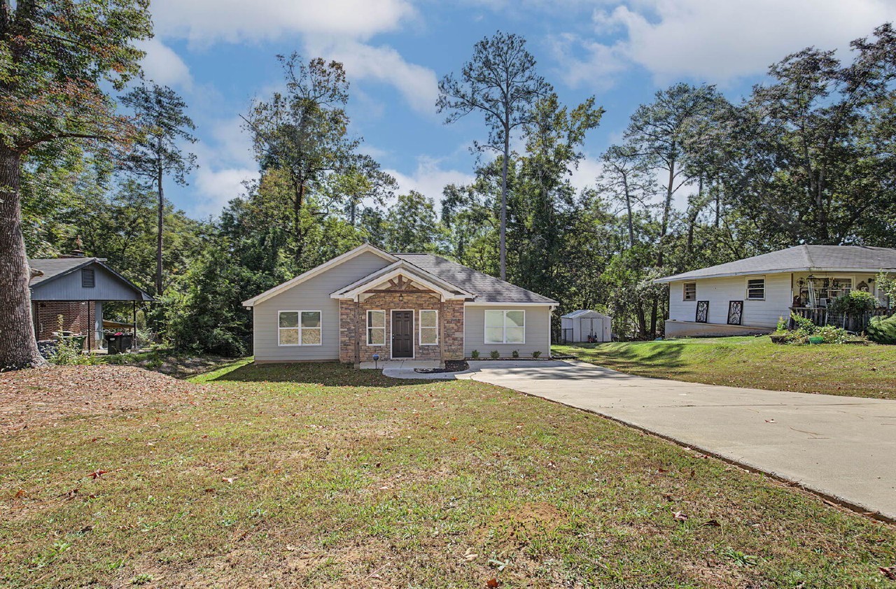 4304 Yates Dr - Photo 2 of 25