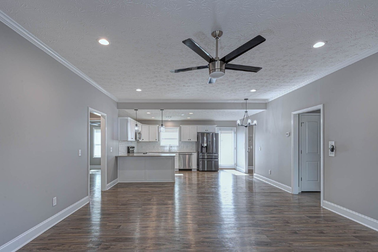 4304 Yates Dr - Photo 3 of 25