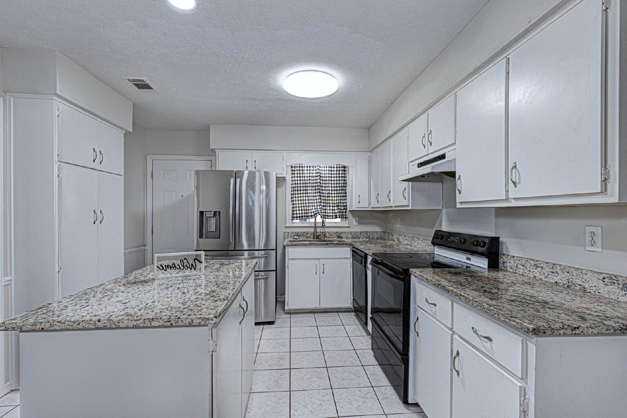 3722 Steam Mill Rd - Photo 5 of 36