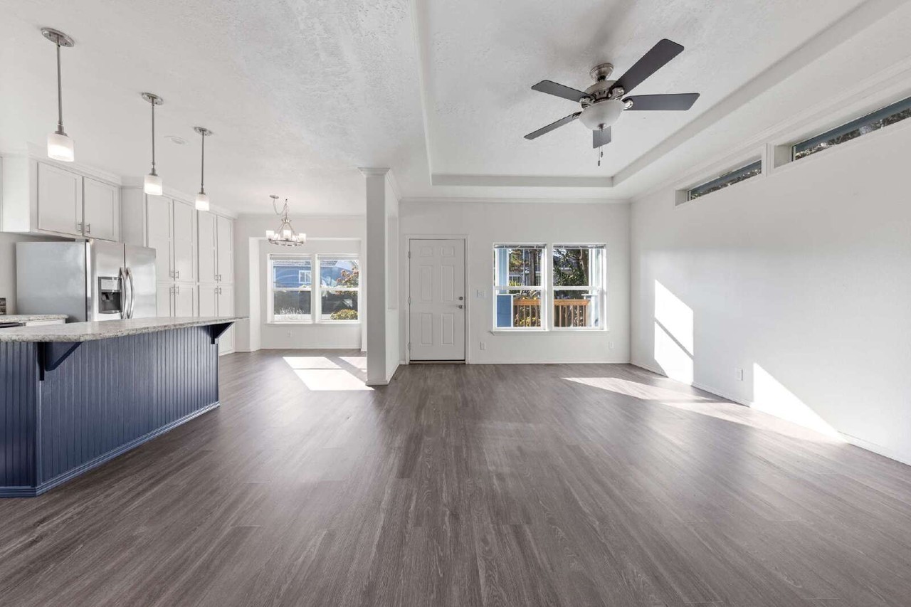 1061 Sw 15th St - Photo 5 of 34