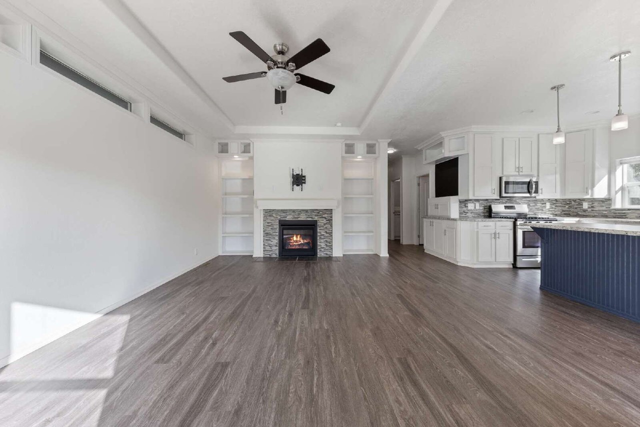 1061 Sw 15th St - Photo 6 of 34