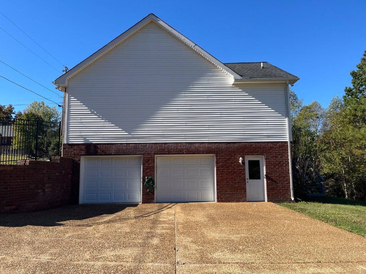 7428 Penngrove Ln - Photo 4 of 26
