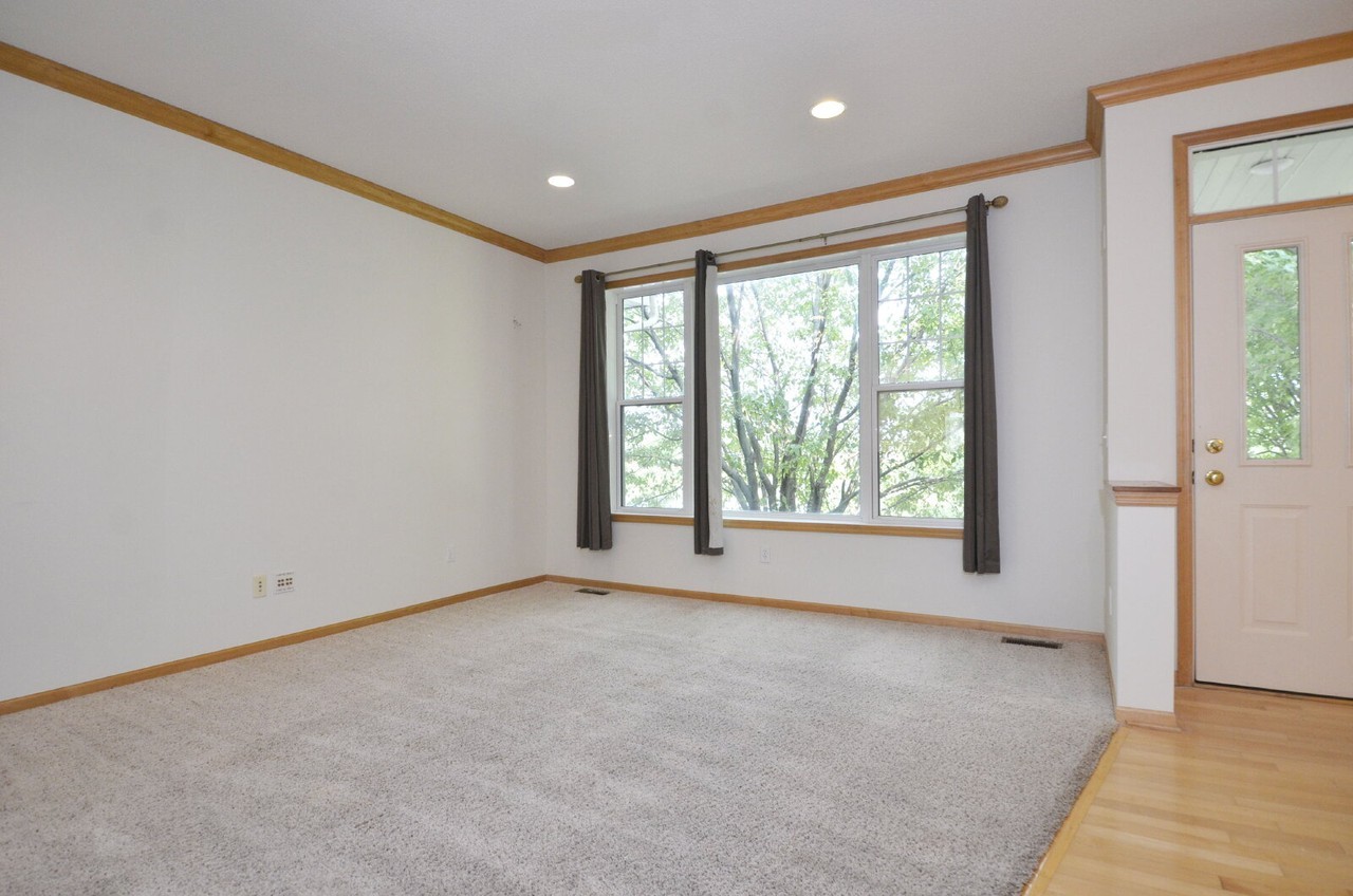 11296 Baltimore St Ne - Photo 3 of 37