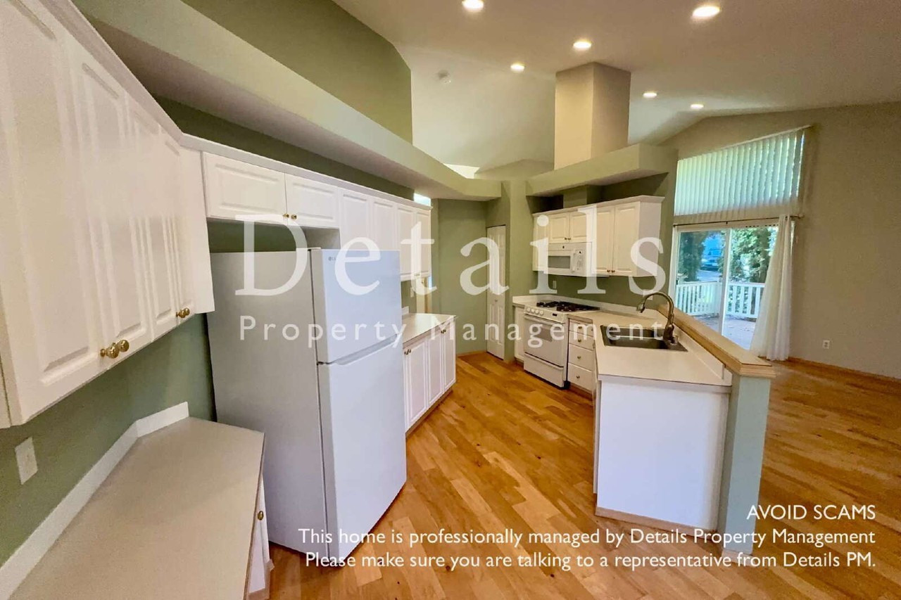 1270 Nw Sea Mist Ln - Photo 6 of 22