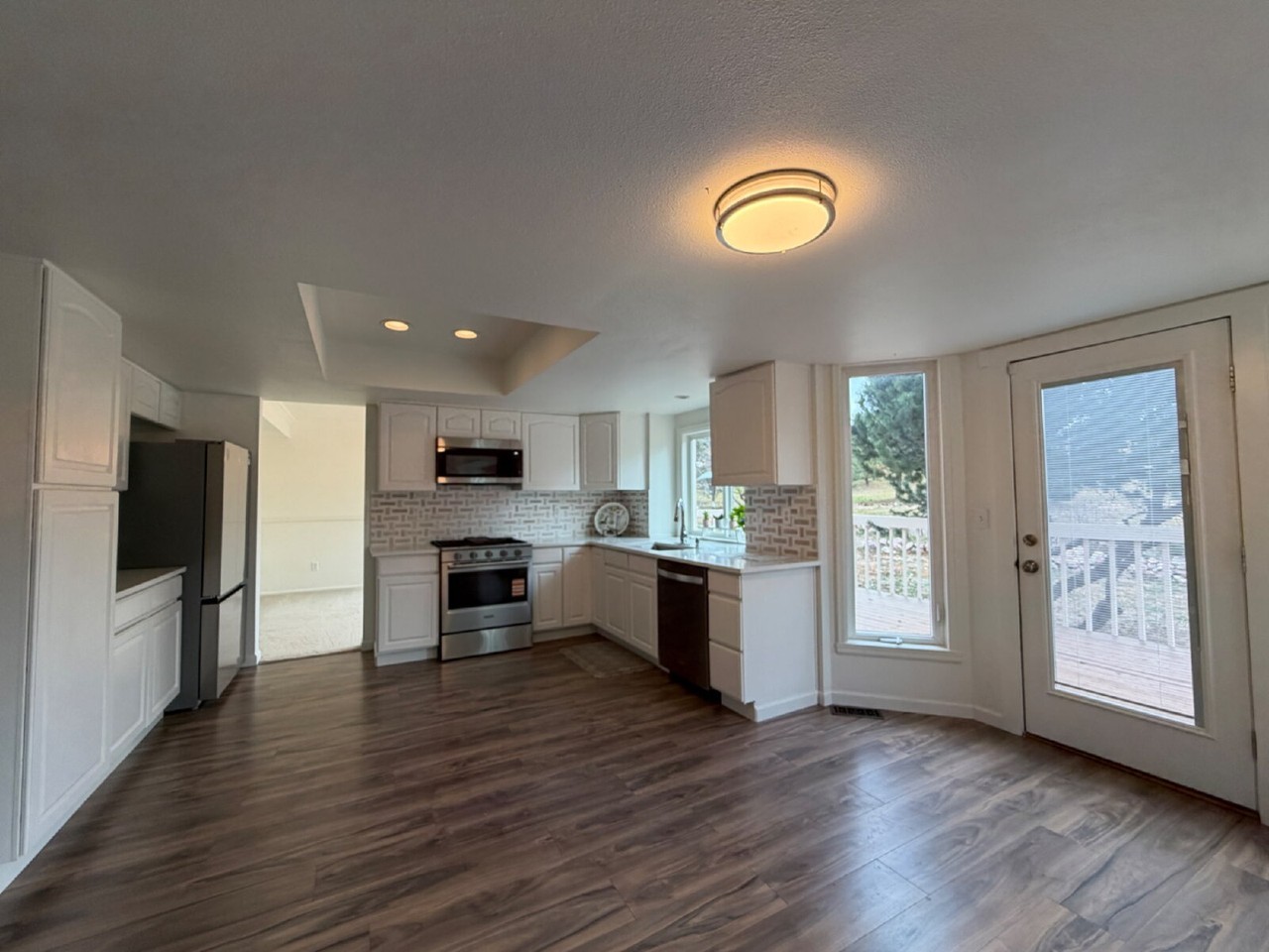 916 Caribou Dr W - Photo 2 of 23