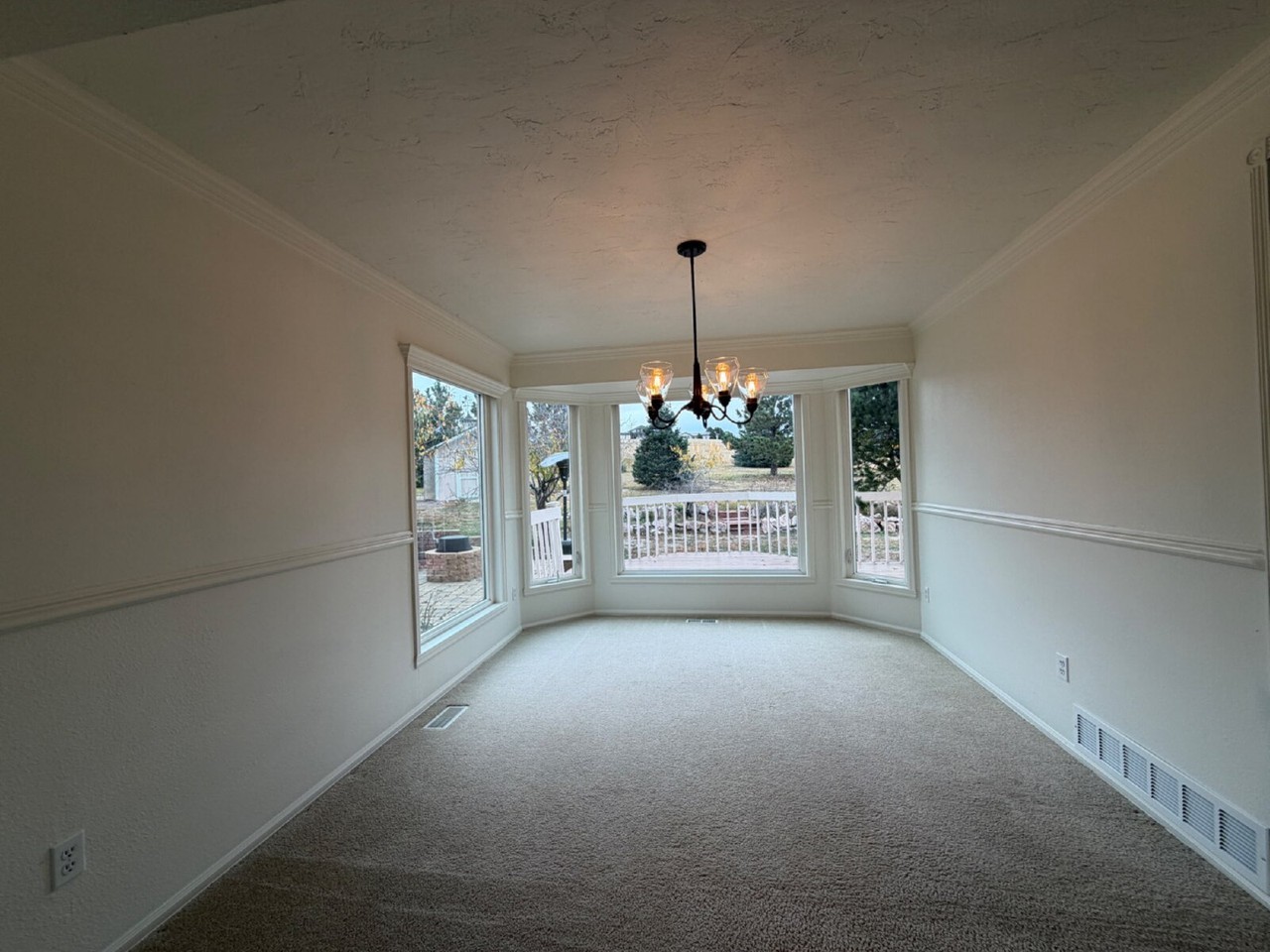 916 Caribou Dr W - Photo 6 of 23