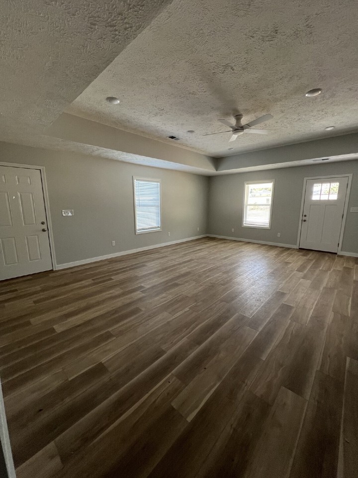 2412 Dodson St - Photo 5 of 13