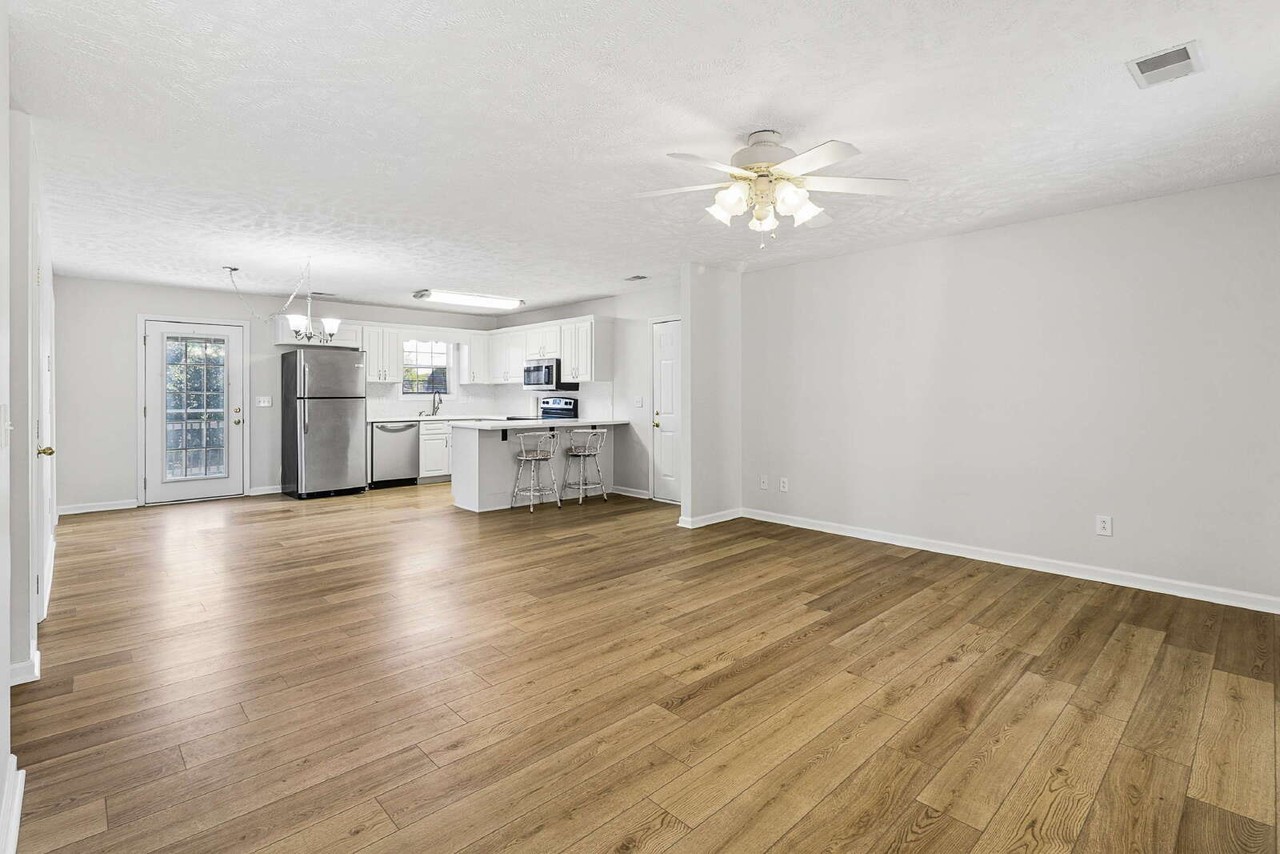 400 Mccoy Ct - Photo 4 of 32