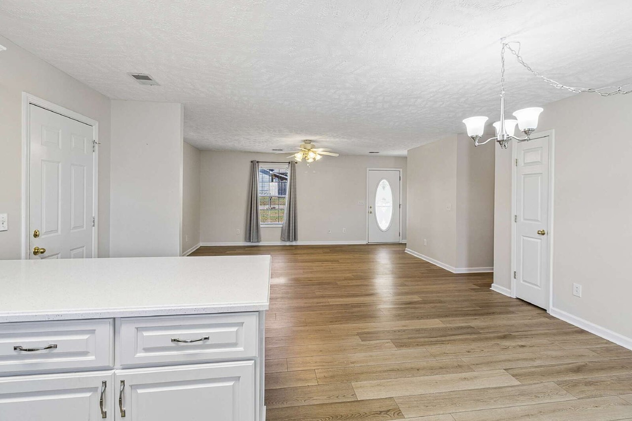 400 Mccoy Ct - Photo 6 of 32