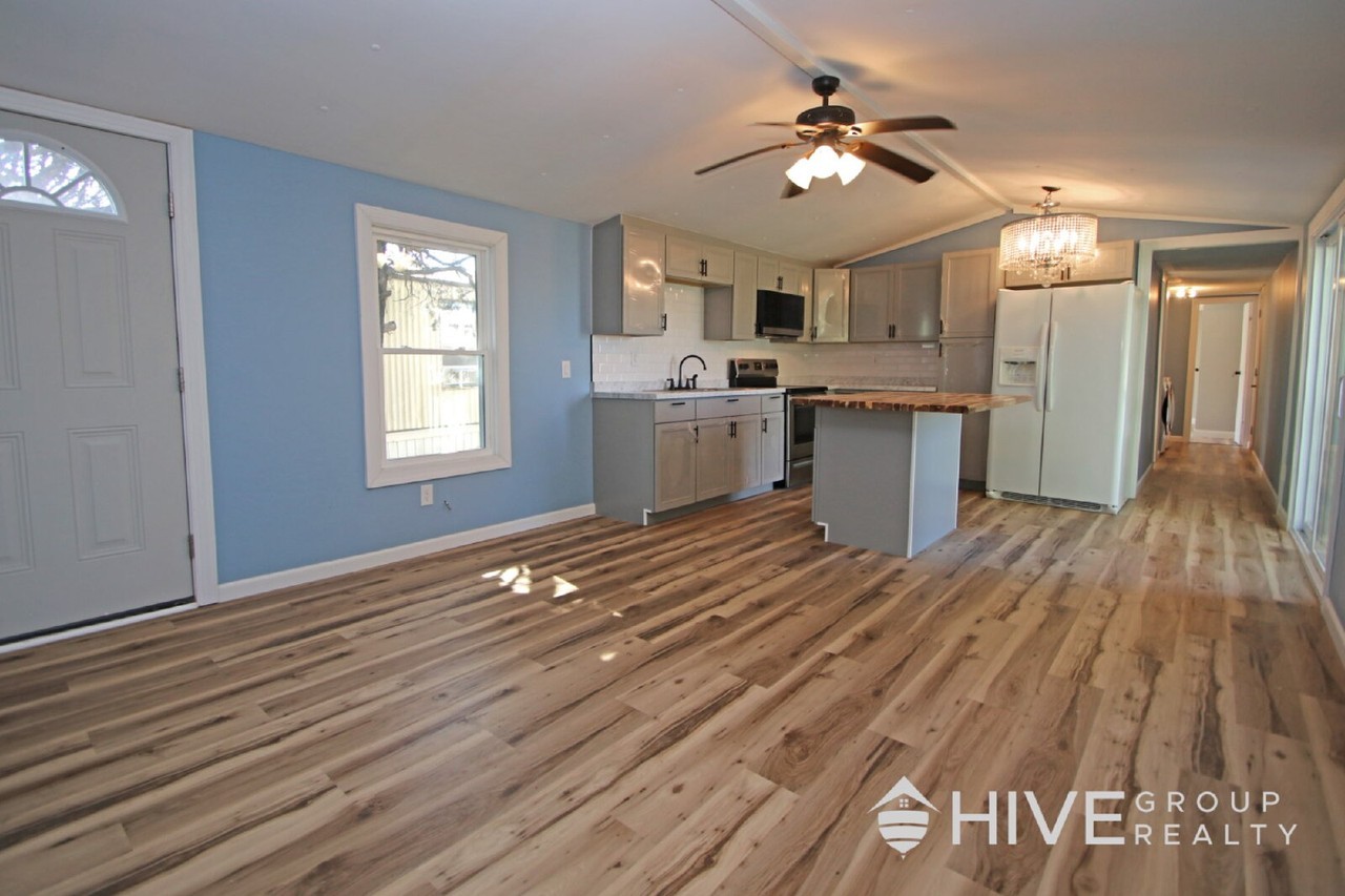 1715 Country Club Rd - Photo 5 of 17