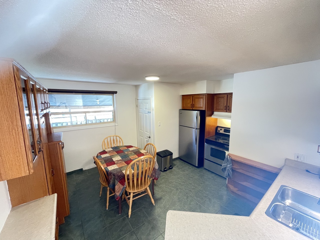 257 Demaine Crescent #Main - Photo 4 of 9