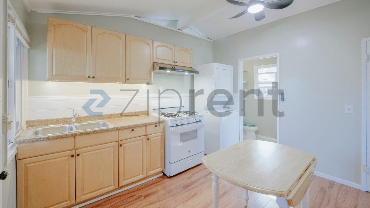 14222 Chester Ave #B - Photo 5 of 24
