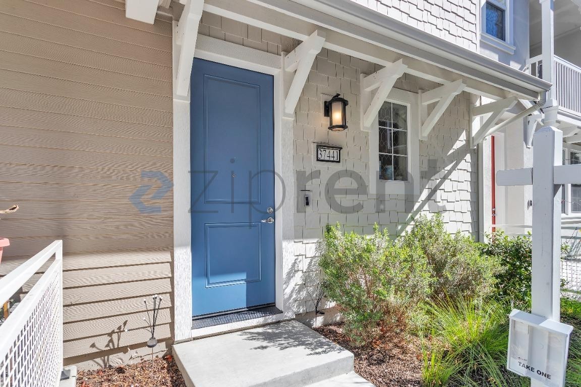 37441 Bowline Rd - Photo 4 of 30