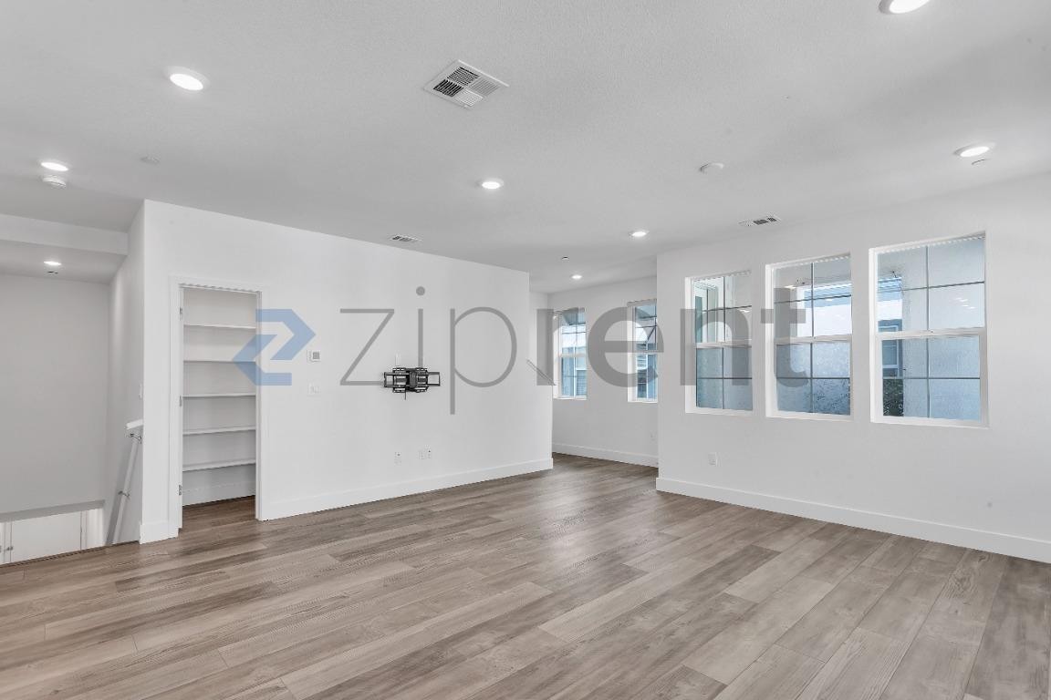 37441 Bowline Rd - Photo 7 of 30
