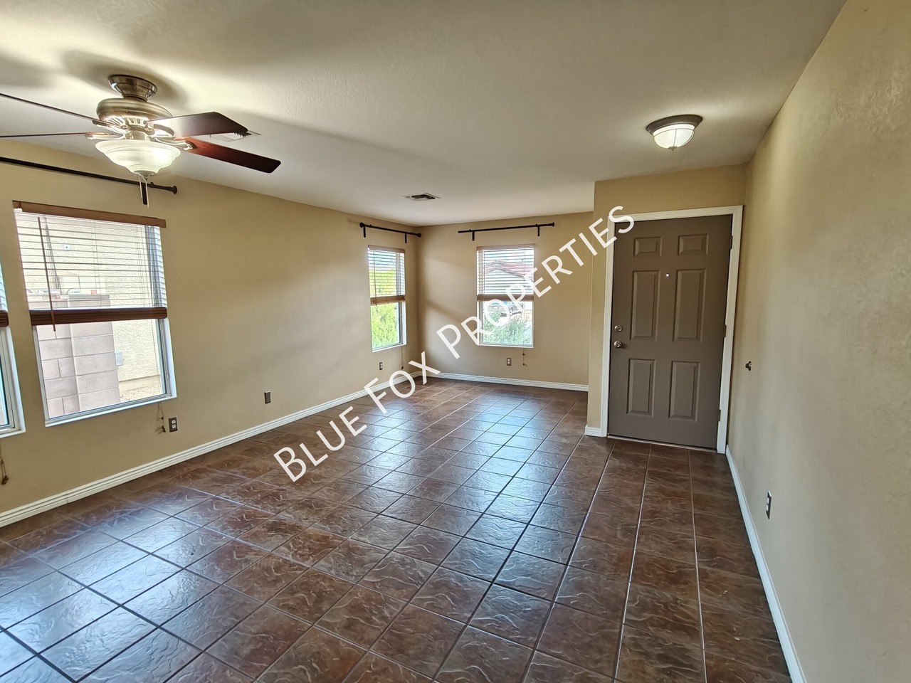 10069 N Blue Crossing Way - Photo 2 of 39