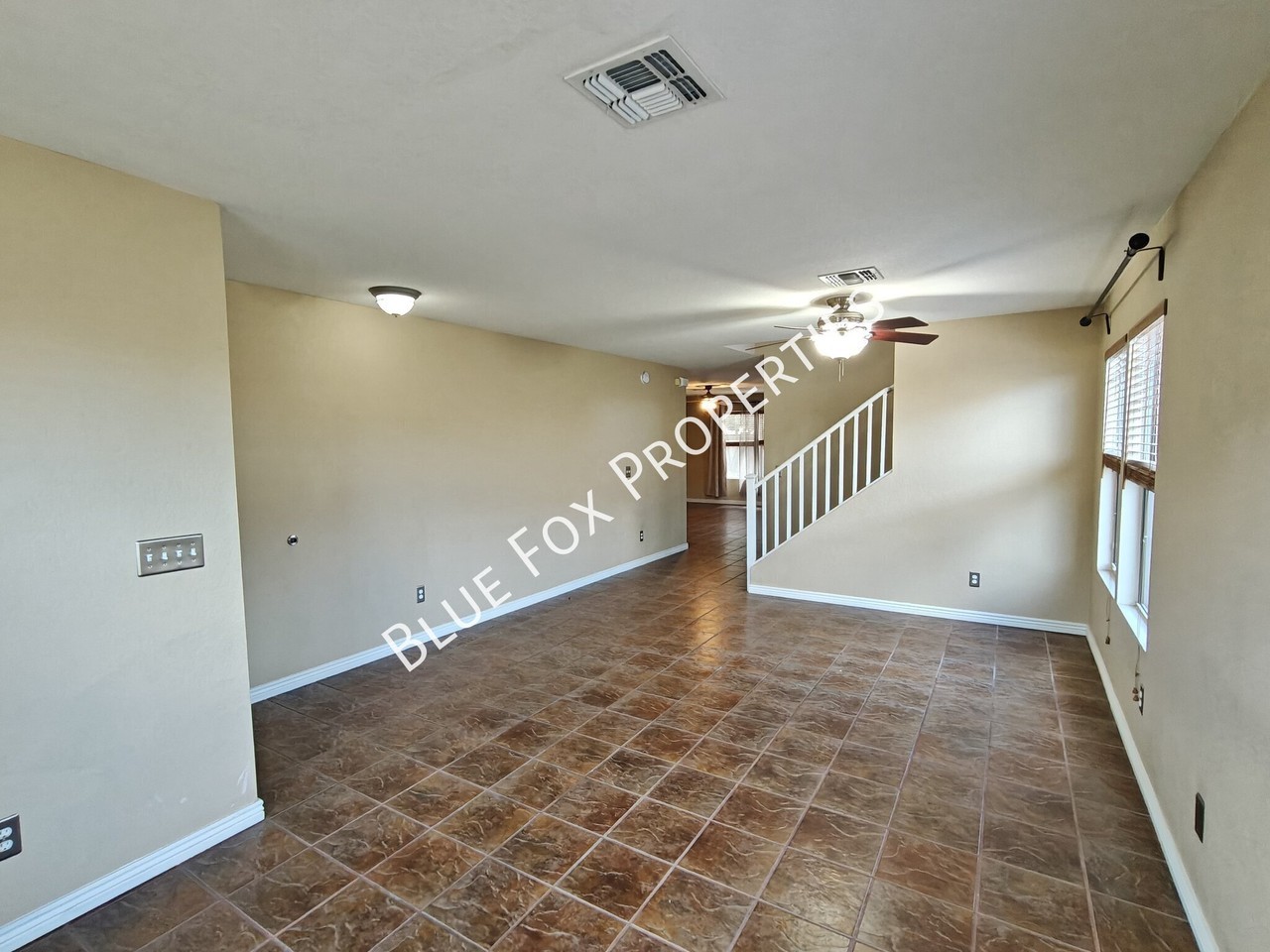 10069 N Blue Crossing Way - Photo 4 of 39