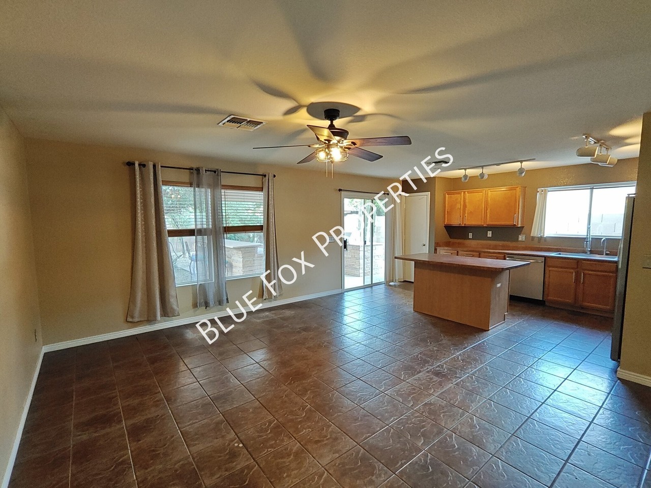 10069 N Blue Crossing Way - Photo 5 of 39