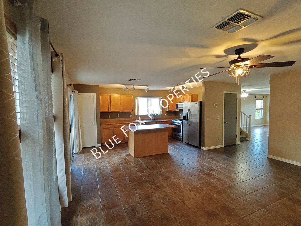 10069 N Blue Crossing Way - Photo 6 of 39